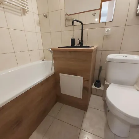 Проживание в семье 2051 Zwyciestwa 23 - Tanie - Samodzielne Zameldowanie - Self Check In *